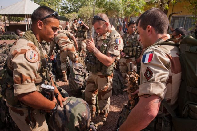 Βρετανικές και αφρικανικές δυνάμεις συνδράμουν τους Γάλλους στο Μάλι