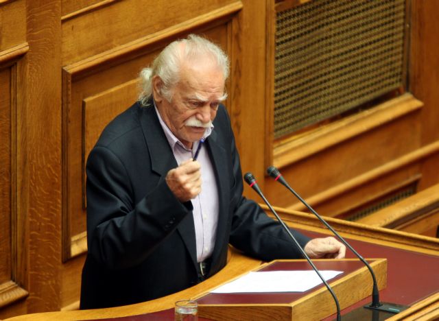 «Παρακρατικές οργανώσεις φίλιες προς τη ΝΔ» δείχνει ο Μ.Γλέζος για την επίθεση στη ΝΔ