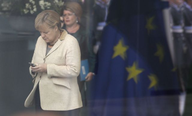 «Επίσημα έγγραφα» τα SMS της Μέρκελ που αφορούν πολιτικά ζητήματα, λέει το Βερολίνο