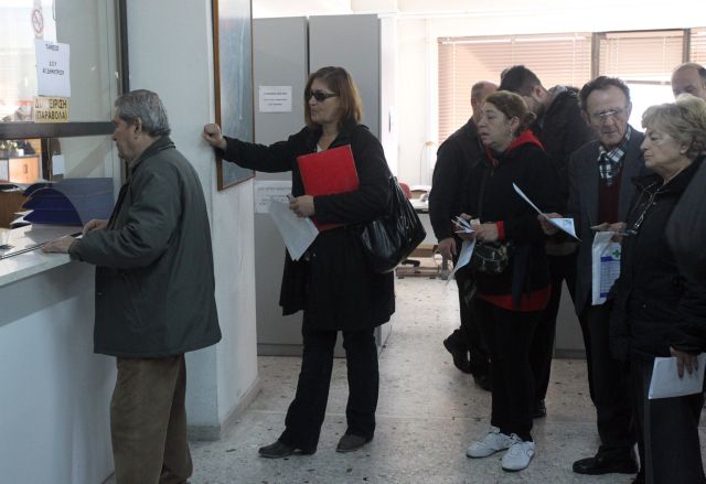 Συνεχίζονται οι καταλήψεις ΔΟΥ σε αρκετές περιοχές της χώρας