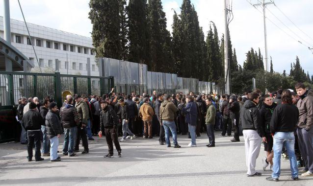 Οπαδοί της ΑΕΚ βρέθηκαν έξω από το Υπουργείο Αθλητισμού