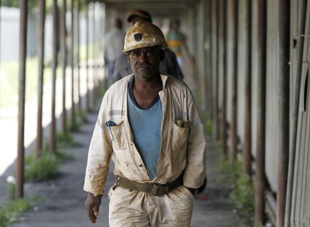 Κλείνουν ορυχεία και απολύονται 14.000 εργαζόμενοι στη Νότιο Αφρική