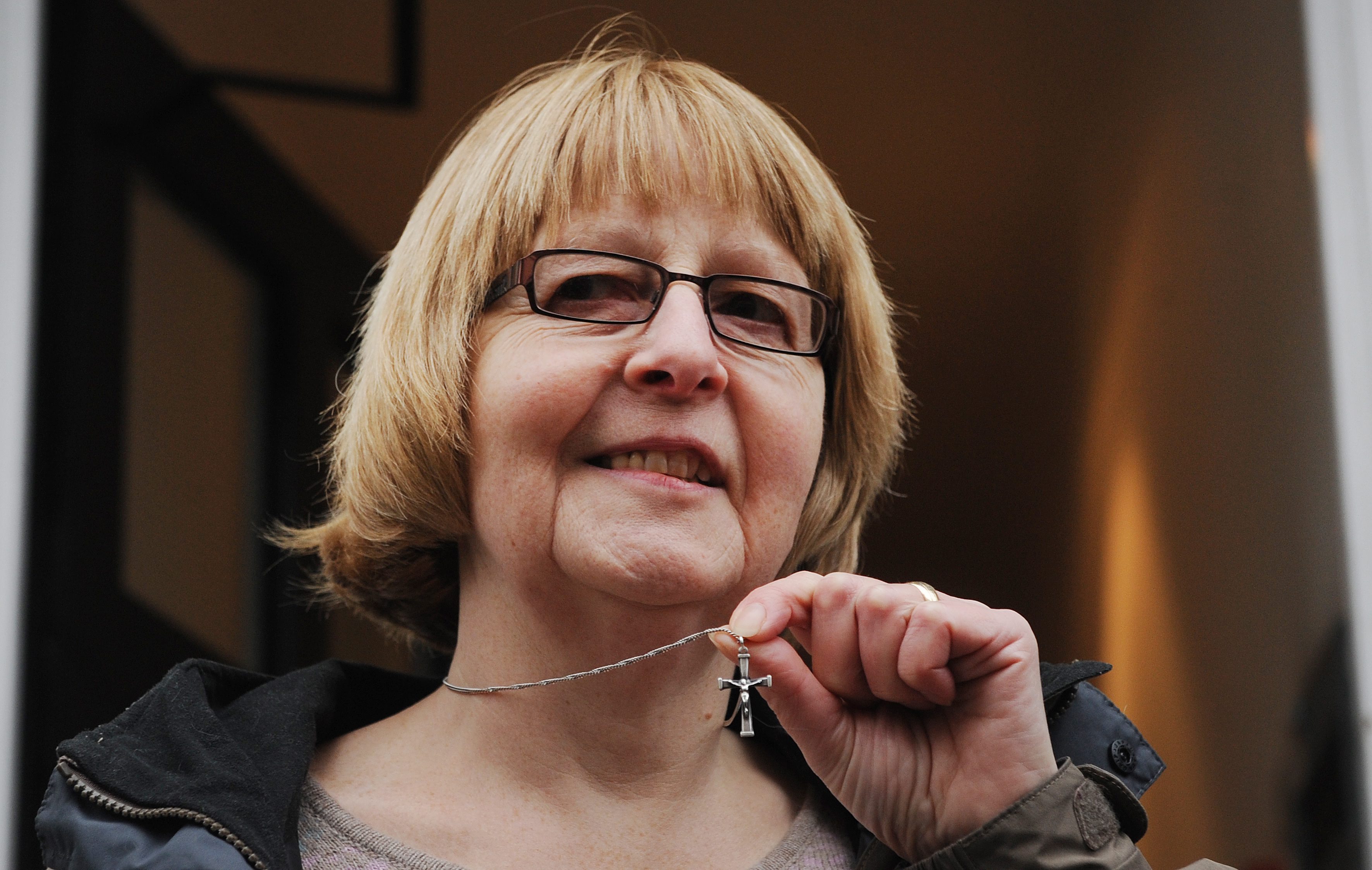 Δικαίωμα ο σταυρός, όχι όμως στα επαγγέλματα υγείας