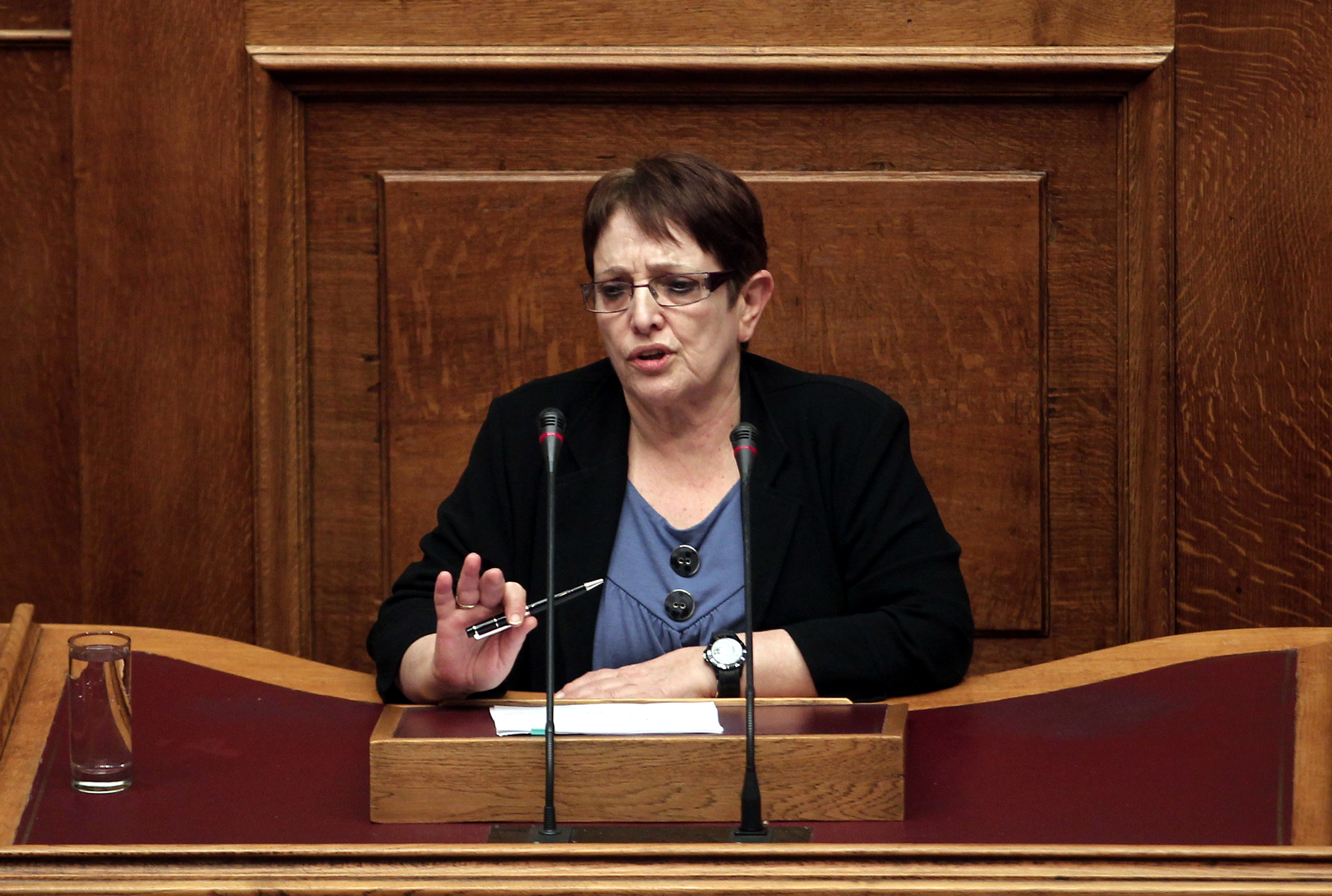 Η αλήθεια δεν θα περάσει μέσα από την Βουλή, είπε η Αλέκα Παπαρήγα