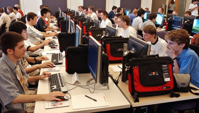 Μισθωτός αναθέτει σε προγραμματιστή στην Κίνα την δουλειά του για ψίχουλα