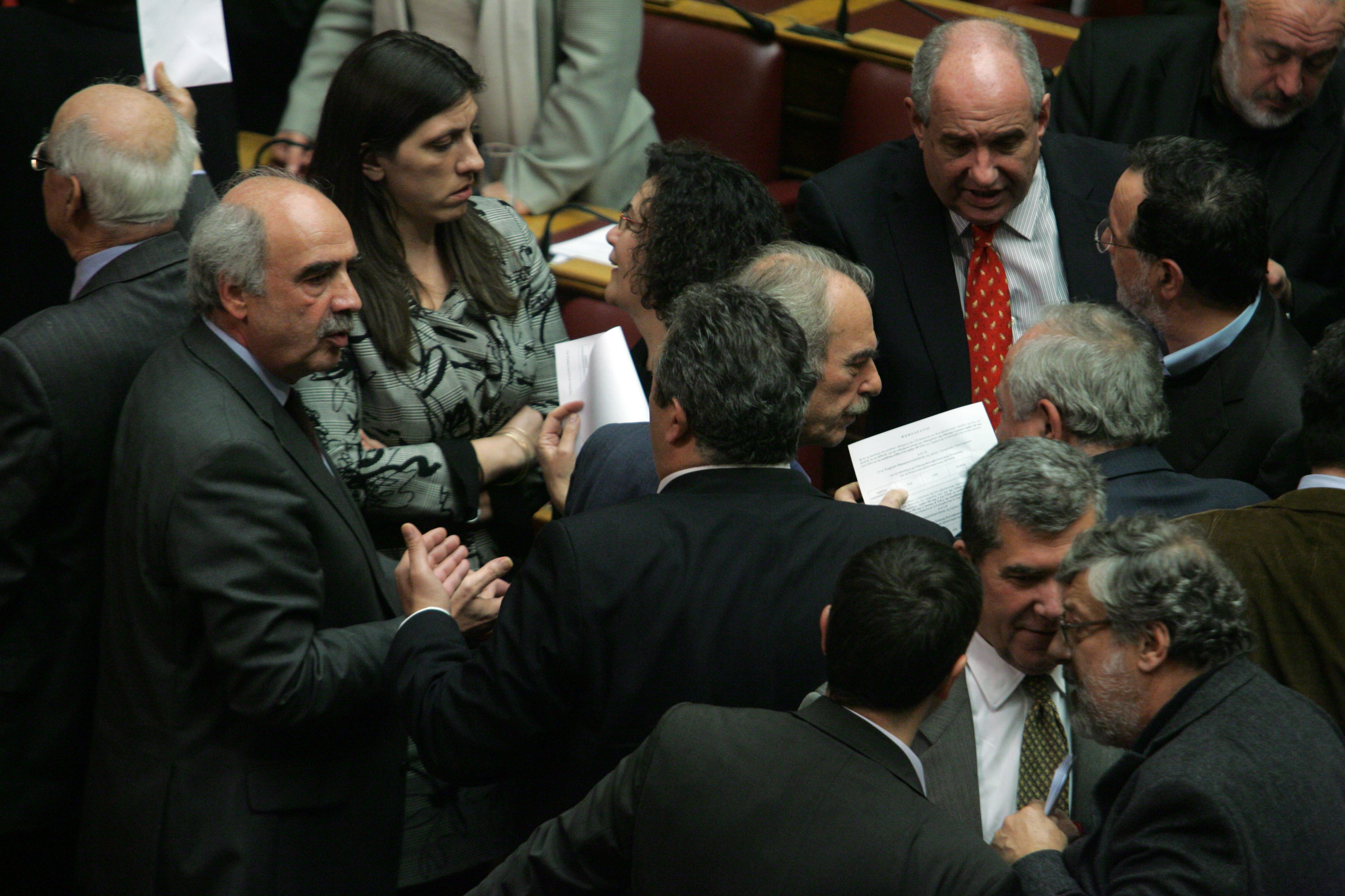 «Δεν μπορεί να μείνει άλλο αυτή η διαδικασία» λέει ο Μεϊμαράκης για τις παραπομπές