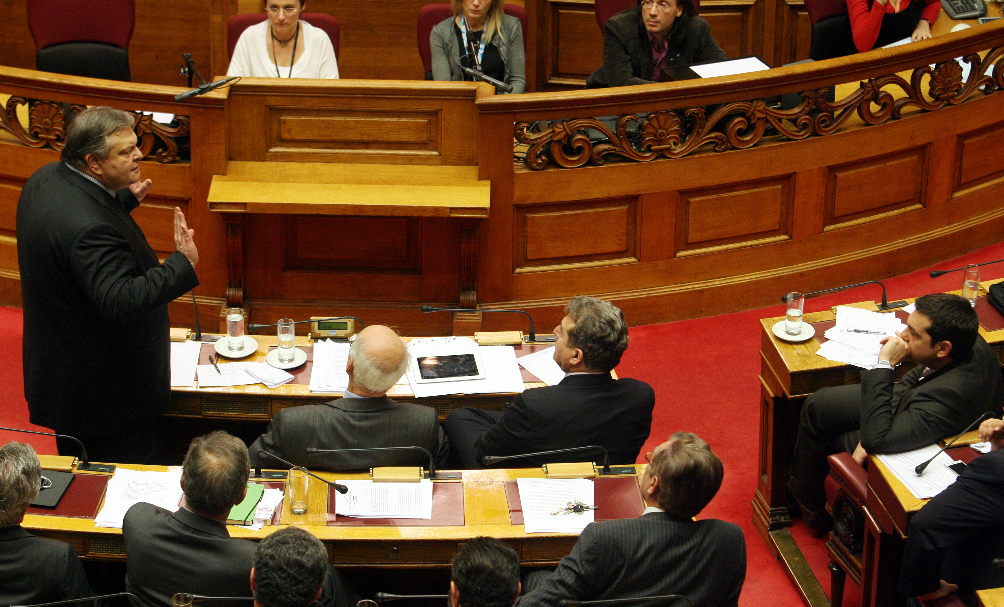 Νέα αντιπαράθεση ΣΥΡΙΖΑ-ΠΑΣΟΚ με αφορμή την αναφορά Βενιζέλου σε απόρρητα έγγραφα