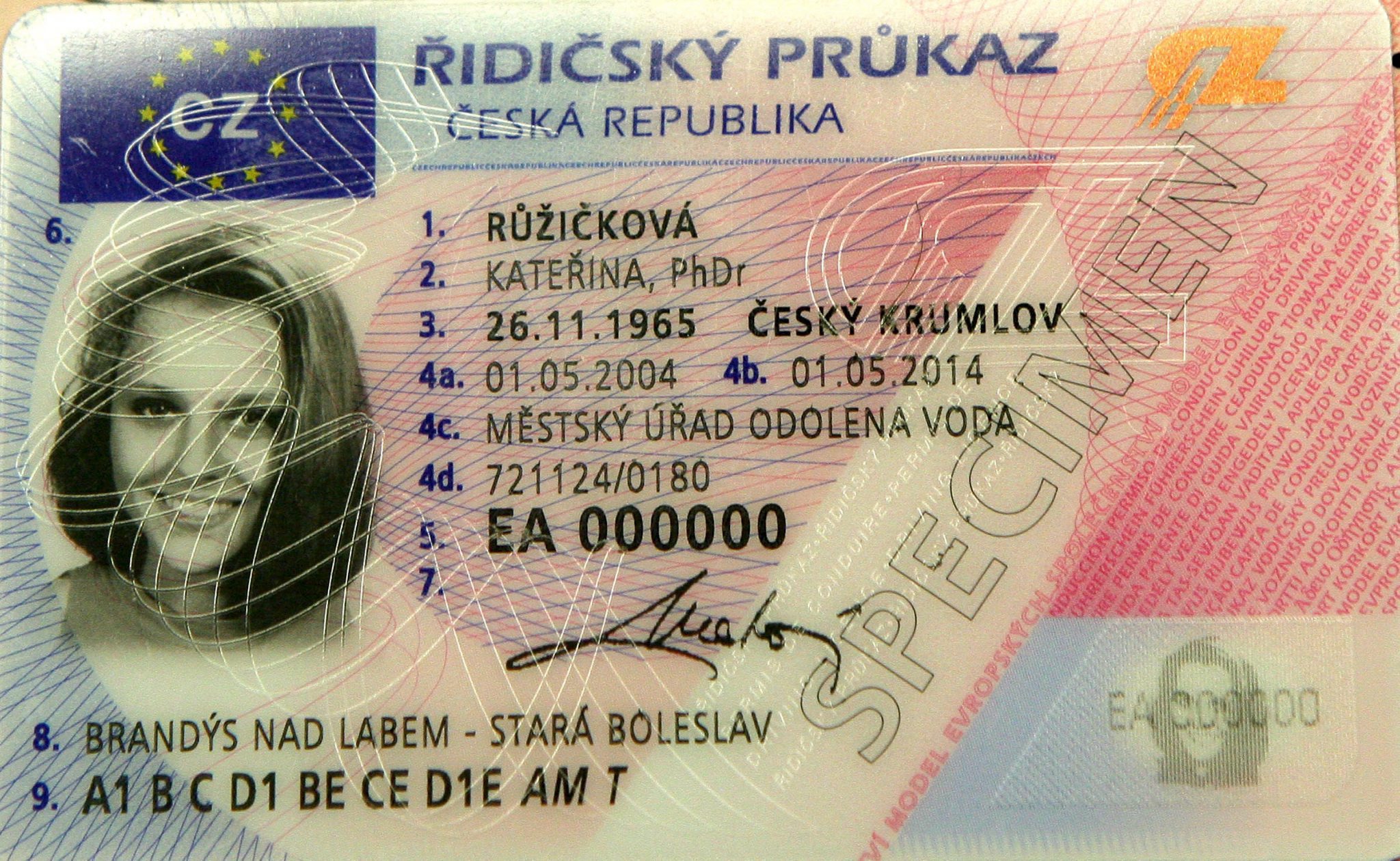 Τη νέα ευρωπαϊκή άδεια οδήγησης παρουσίασε η Κομισιόν