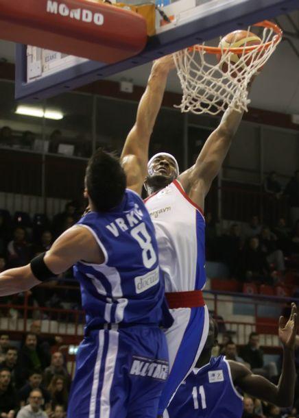 Σταθερός εντός τετράδας ο Πανιώνιος, 82-75 τον Ίκαρο