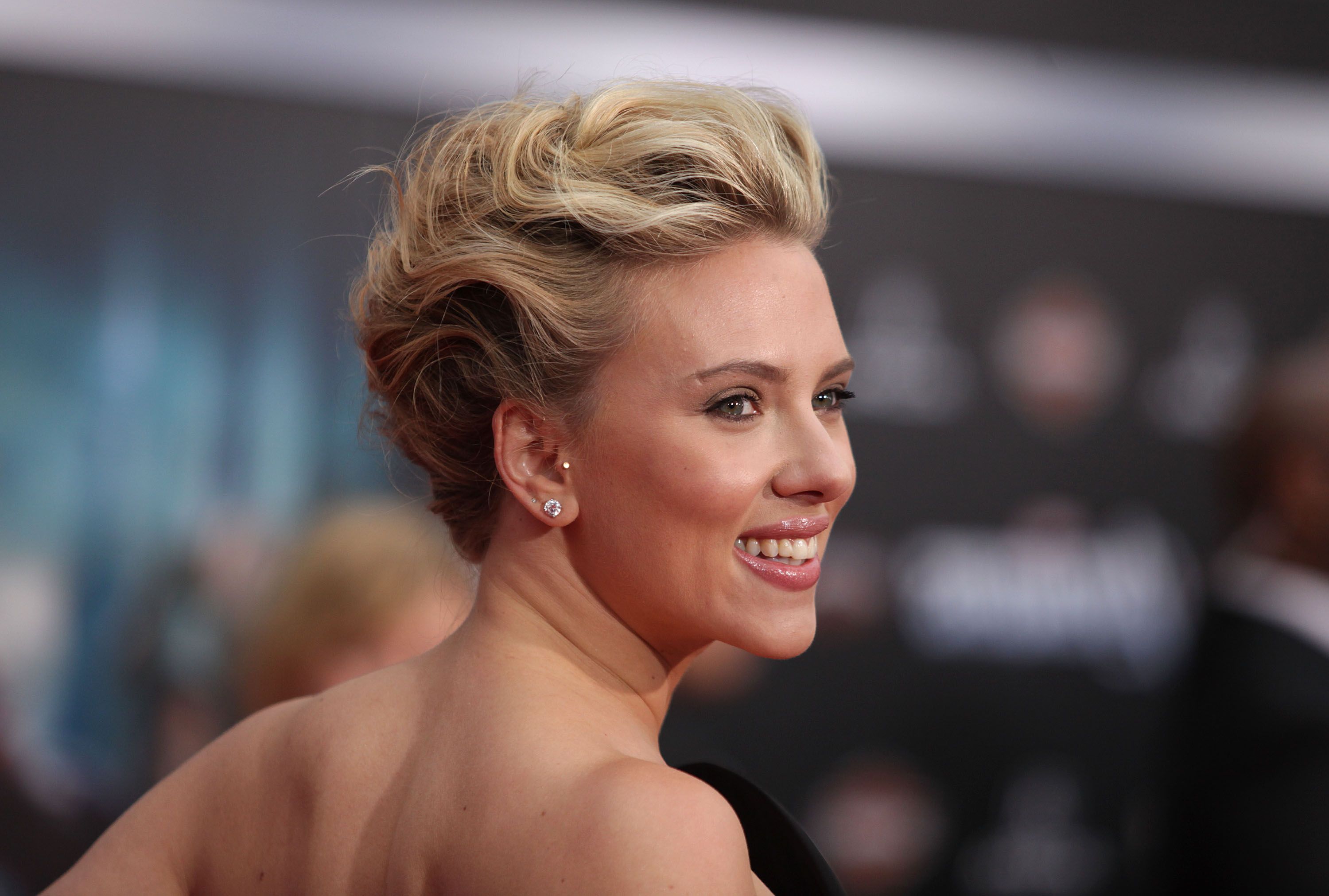 Κάντο όπως οι σταρ: Τα υπέροχα updos της Scarlett Johansson