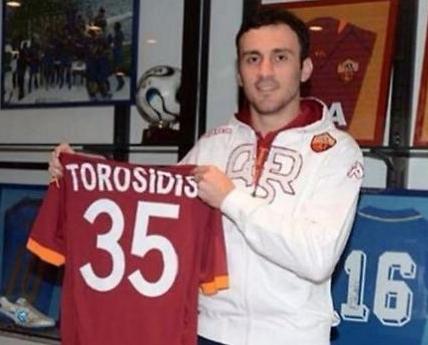 Ο Τοροσίδης πρόβαρε τη φανέλα της Ρόμα διαλέγοντας το νο35
