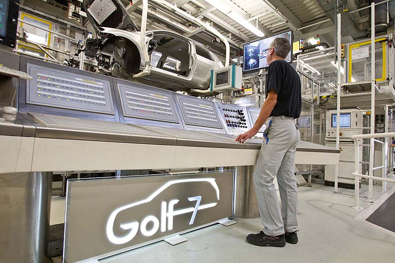 VW Golf MK7: Διπλοβάρδιες στο Wolfsburg για να προλάβουν τις παραγγελίες