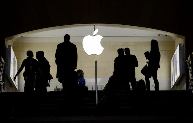 Η Apple ανακοινώνει αποτελέσματα και χάνει το 10% της αξίας της