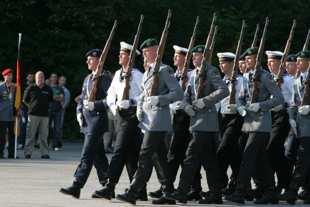 Γερμανοί στρατιώτες «ανέπτυξαν στήθος λόγω των ασκήσεων»