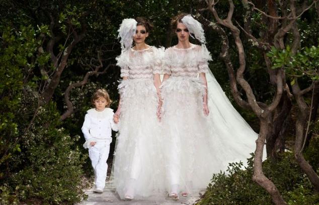 Gay γάμος στην πασαρέλα της Chanel Haute Couture