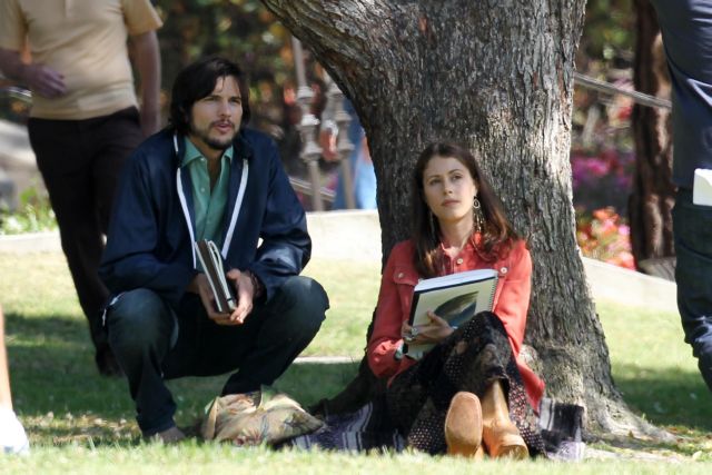 O Ashton Kutcher ως Steve Jobs: οι πρώτες εικόνες