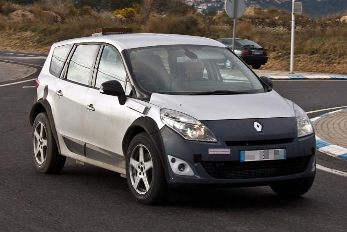 Renault: SUV επίθεση με τετρακίνηση και όχι μόνο