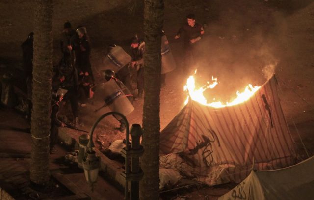 Με ένταση στην πλατεία Ταχρίρ ξημέρωσε η δεύτερη επέτειος της εξέγερσης