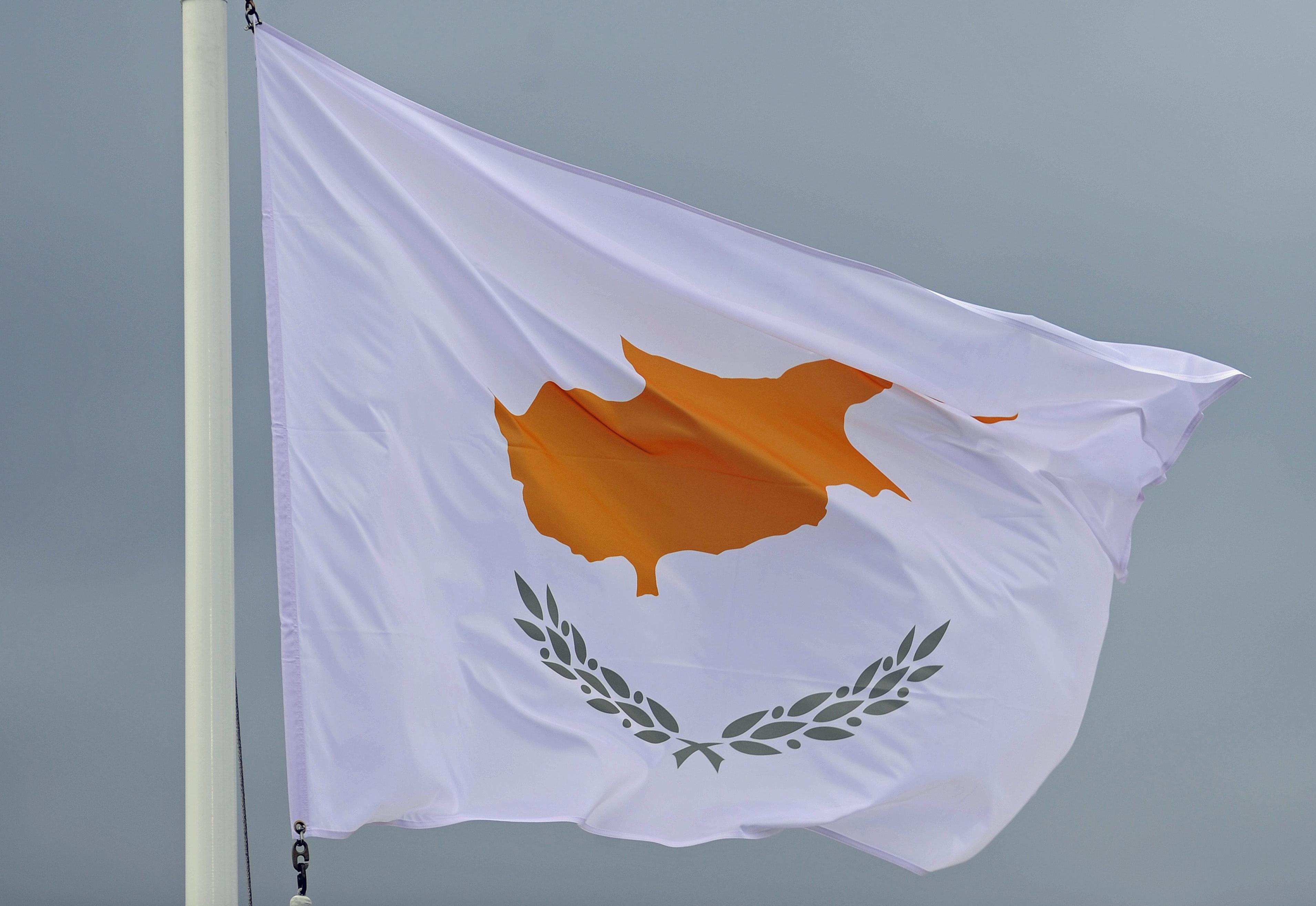 Υποβάθμιση της Κύπρου κατά δύο μονάδες από την Fitch