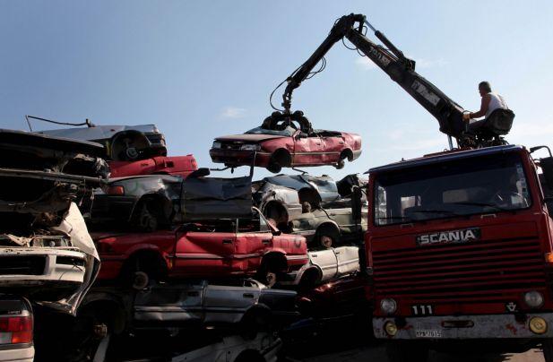 Ένα χρόνο παράταση για την απόσυρση παλαιών ΙΧ δίνει το υπουργείο Οικονομικών