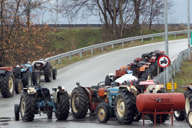 Κατεβαίνουν στους δρόμους και απειλούν με μπλόκα οι αγρότες