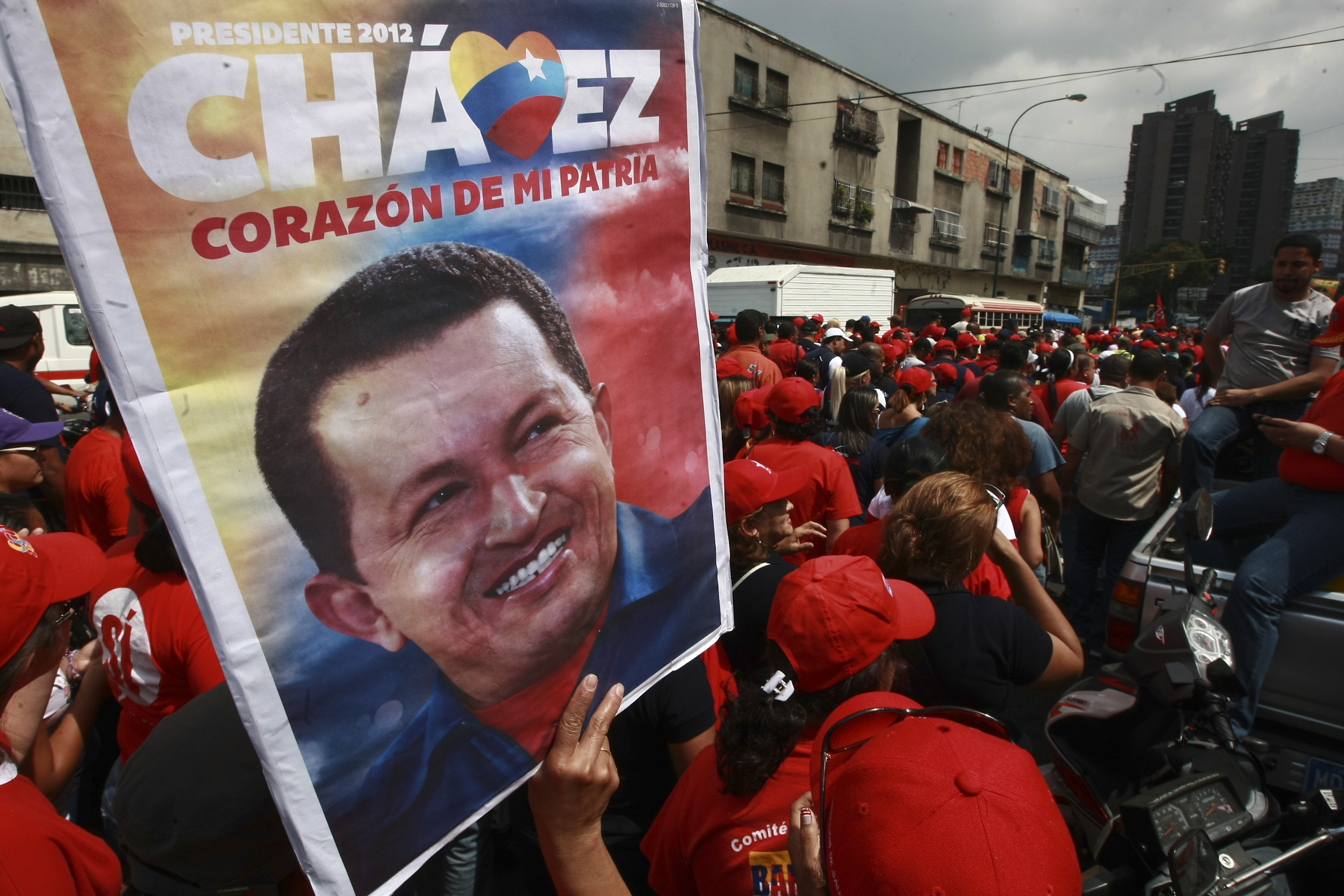 Ξεπέρασε τη λοίμωξη ο Τσάβες, αλλά ακόμη υποβάλλεται σε θεραπεία