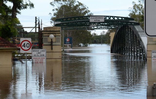 Πλημμύρες στην ανατολική Αυστραλία, τουλάχιστον τρεις νεκροί