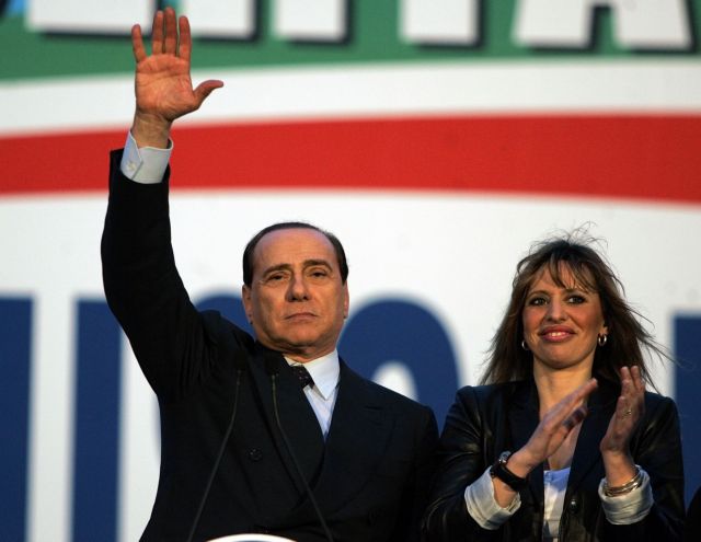 Ο Μπερλουσκόνι «φασίστας» σαγηνεύει την ιταλική ακροδεξιά