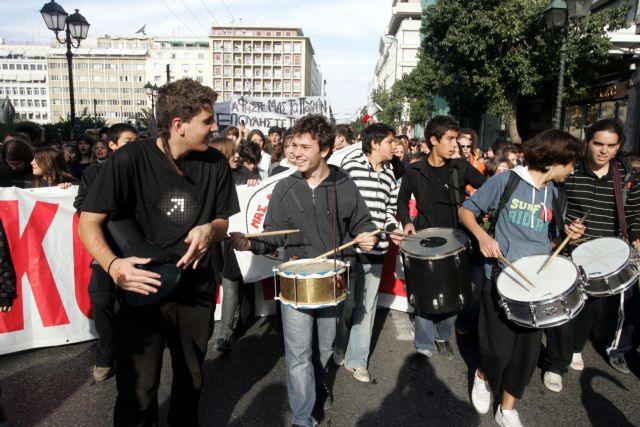 Διαμαρτυρίες από μαθητές μουσικών σχολείων σε όλη τη χώρα