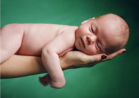 Το άγχος των μαμάδων διαταράσσει τον ύπνο των μωρών