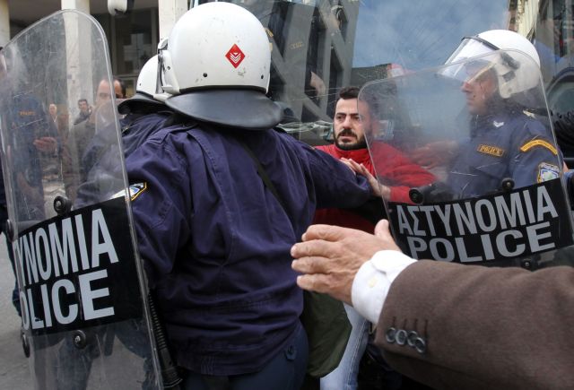 Υψηλοί τόνοι στη Βουλή για την κατάληψη στο υπουργείο Εργασίας