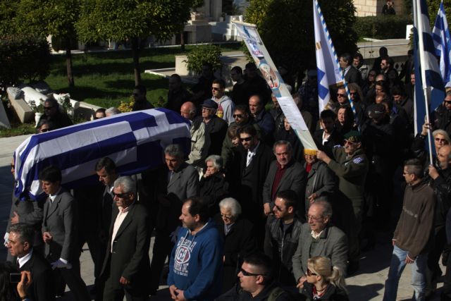Επίδειξη αμετανόητων χουντικών στην κηδεία του Νικόλαου Ντερτιλή