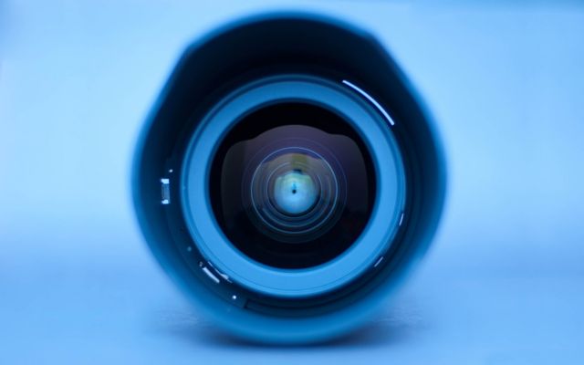 Χάκερ στις ΗΠΑ εκβίαζε δεκάδες γυναίκες για να γδύνονται μπροστά του online