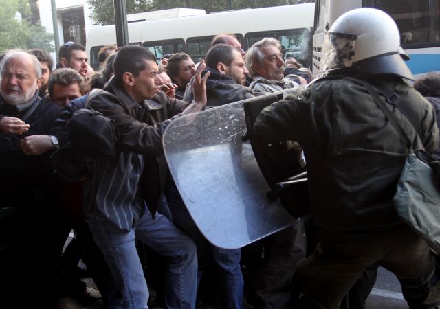 Επιμένει στην κόντρα με το ΚΚΕ η κυβέρνηση