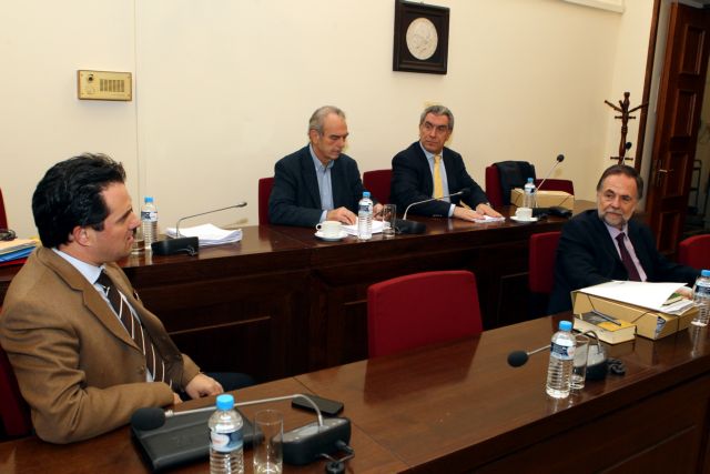 Στα ύψη η αντιπαράθεση για τις συνεδριάσεις της Προανακριτικής