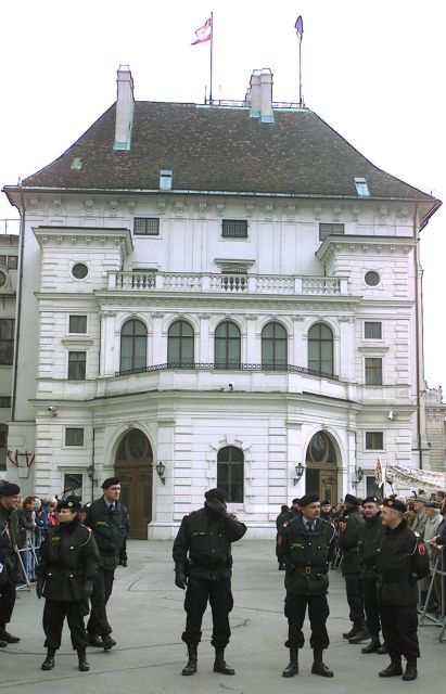 Διαδηλώσεις στη Βιέννη κόντρα στο «χορό» των ακροδεξιών