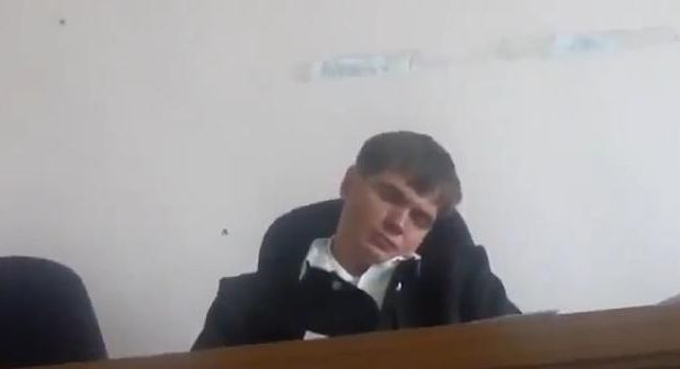 Παραιτήθηκε Ρώσος δικαστής που πιάστηκε να κοιμάται στην έδρα