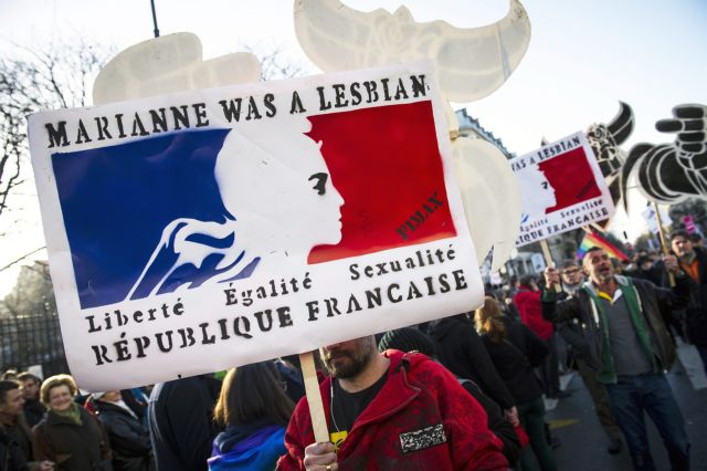 Με ισχυρή πλειοψηφία στη γαλλική Βουλή ο γάμος ομοφυλοφίλων