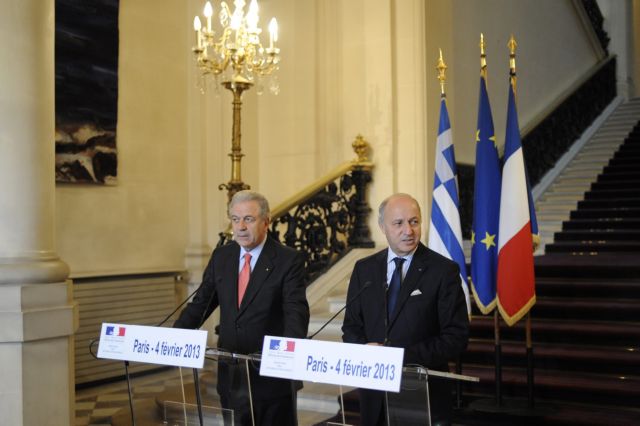 Έμφαση στην οικονομική συνεργασία κατά τη συνάντηση Αβραμόπουλου-Φαμπιούς