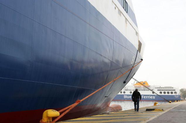 Λύση με διάλογο στα προβλήματα των ναυτικών ζητούν ΠΑΣΟΚ και ΔΗΜΑΡ