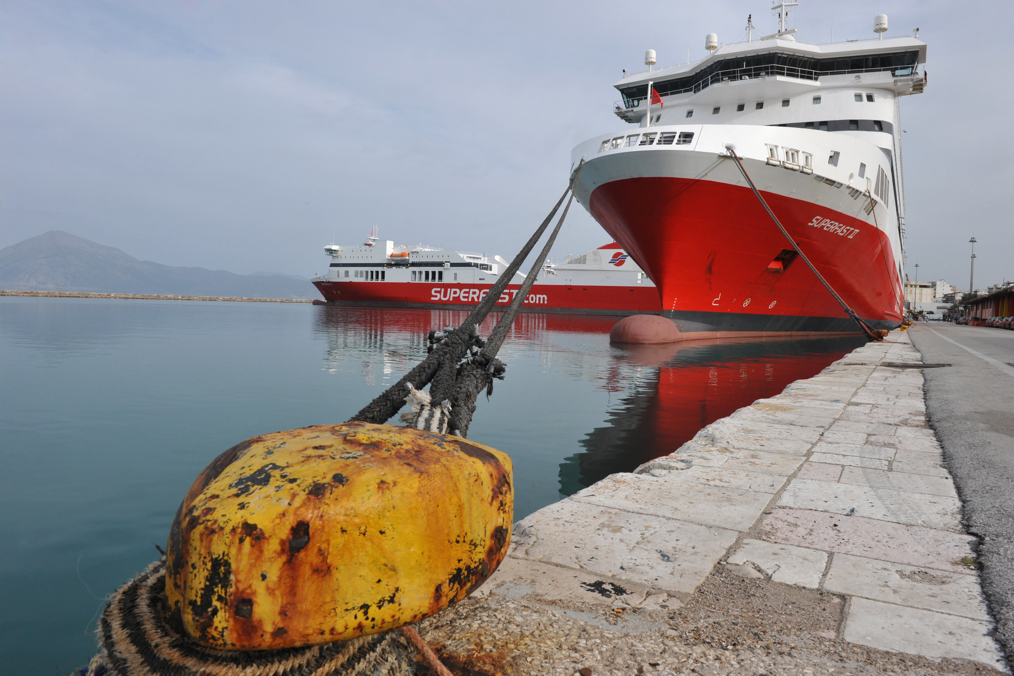 Εικοσιτετράωρη παναττική απεργία κήρυξαν η ΓΣΕΕ και η ΑΔΕΔΥ