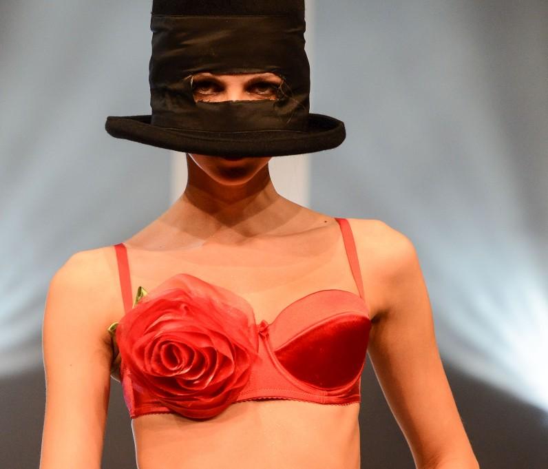 Σέξι εμφανίσεις για την ημέρα του Αγ. Βαλεντίνου