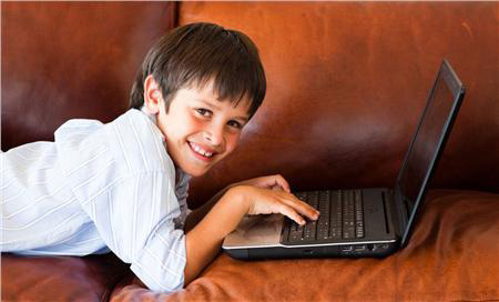 Αναγκαία η προστασία των παιδιών στο διαδίκτυο