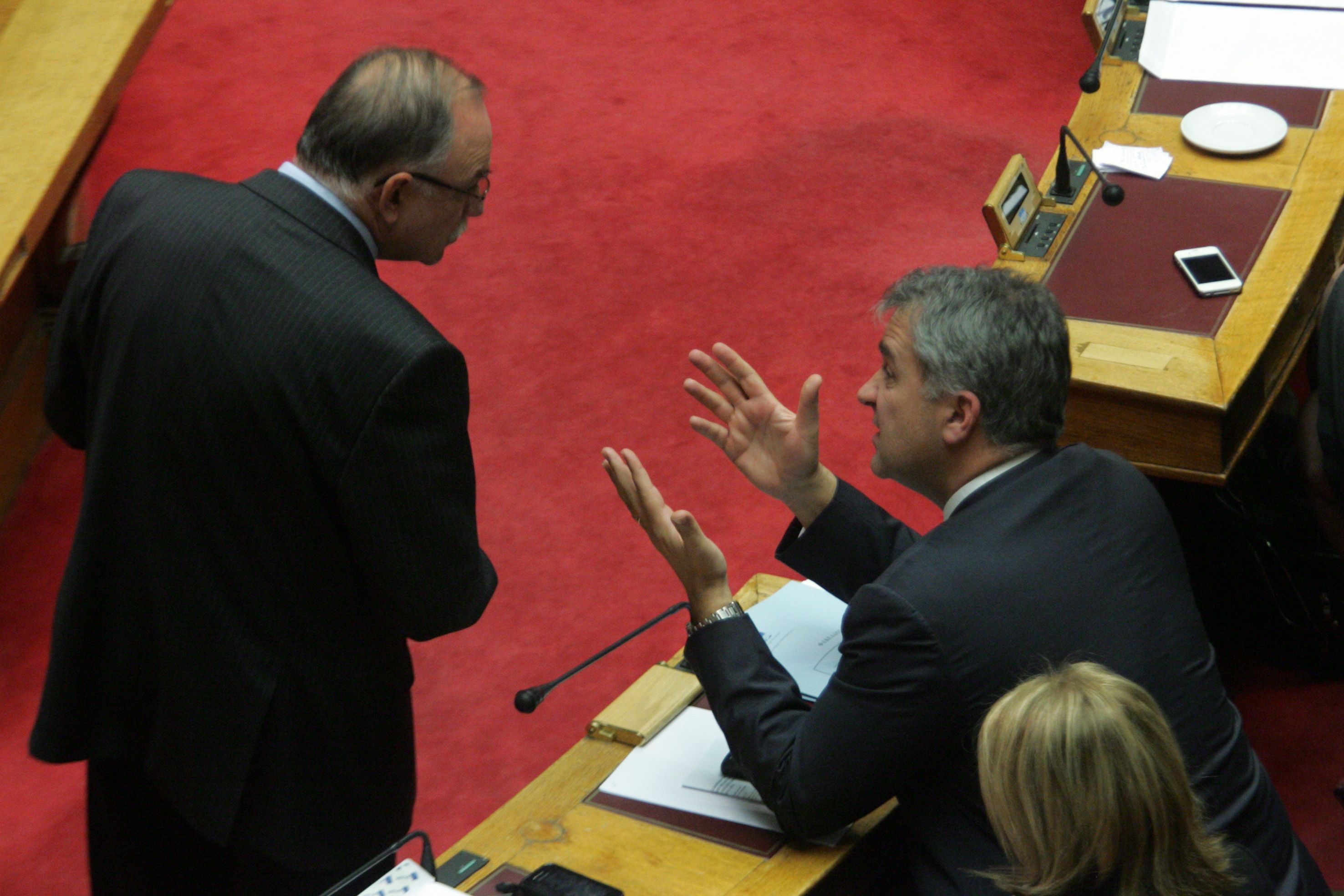 Αντιπαράθεση και στη Βουλή για την επιστράτευση των ναυτικών