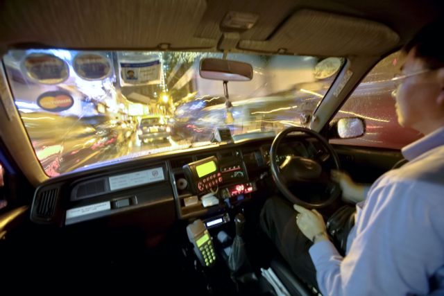 Τα φυσικά χνάρια των χρηστών του θα ακολουθεί το Facebook;