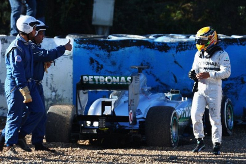 Χειμερινές δοκιμές F1 – Jerez 2013: Έξοδος του L. Hamilton