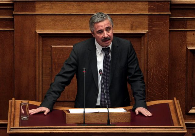 Επανέρχεται το ΠΑΣΟΚ για τη ΧΑ μετά τις φωτογραφίες νεοναζί στη Βουλή