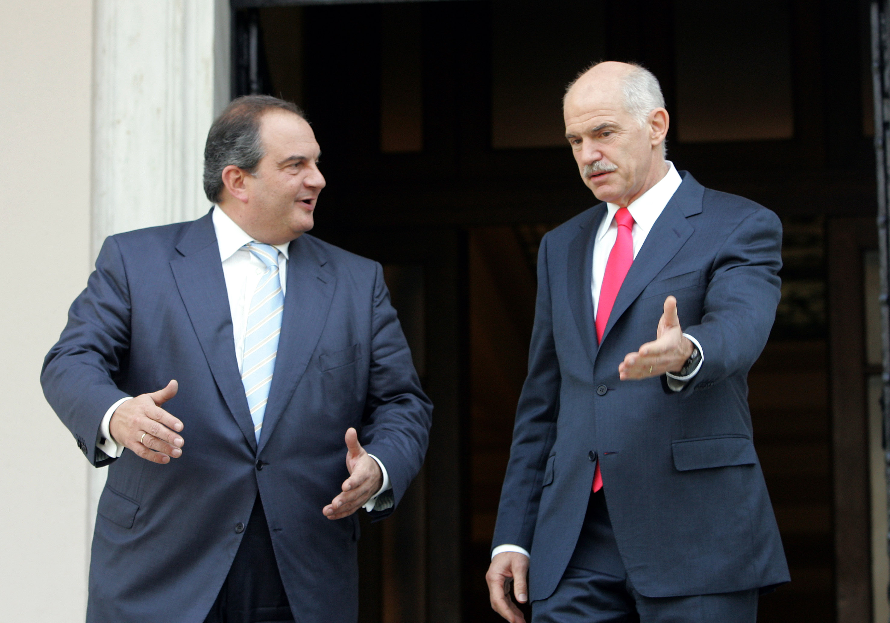 Συνάξεις και non paper σε ΠΑΣΟΚ και ΝΔ με το βλέμμα στους «πρώην»