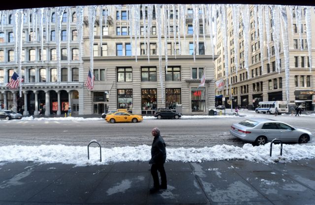 Θαμμένες στο χιόνι οι βορειοανατολικές ΗΠΑ