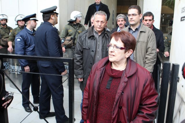 Ο Αλ. Τσίπρας θέλει να πάρει το ρόλο του ΠΑΣΟΚ, λέει η Παπαρήγα